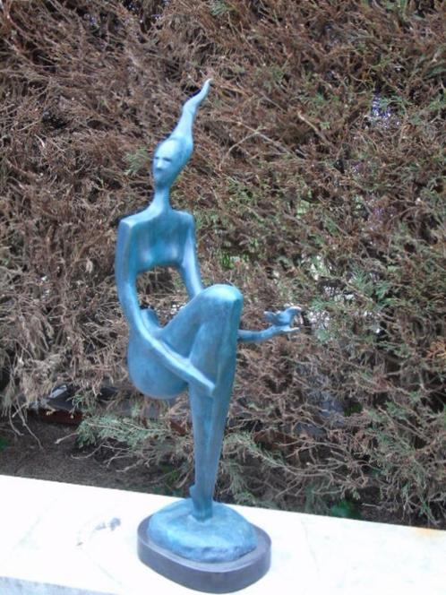 modern kunstbeeld in brons pat vert gesigneerd op marmer., Antiek en Kunst, Antiek | Brons en Koper, Brons, Ophalen
