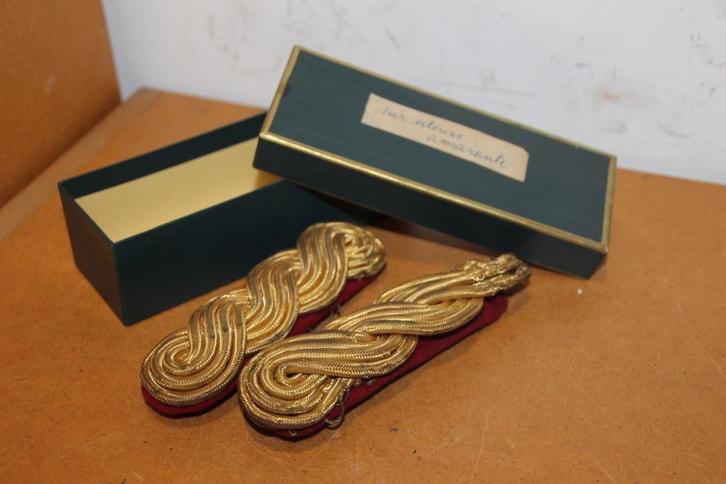ABBL WW2 Paar schouderstukken voor ceremonie off. uniform., Verzamelen, Militaria | Tweede Wereldoorlog, Landmacht, Kleding of Schoenen