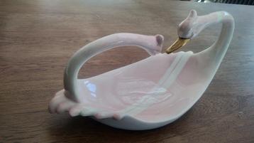 Decoratief mandje in porselein met 2 zwanen beschikbaar voor biedingen