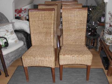 4 eetkamerstoelen beschikbaar voor biedingen