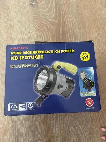 LED zaklamp oplaadbaar – met zonnepaneel en Li-ion batterij beschikbaar voor biedingen