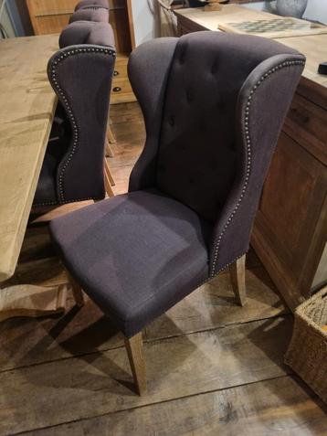 8 landelijke stoelen  beschikbaar voor biedingen