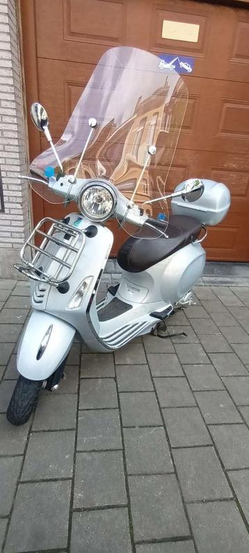 Vespa primavera beschikbaar voor biedingen