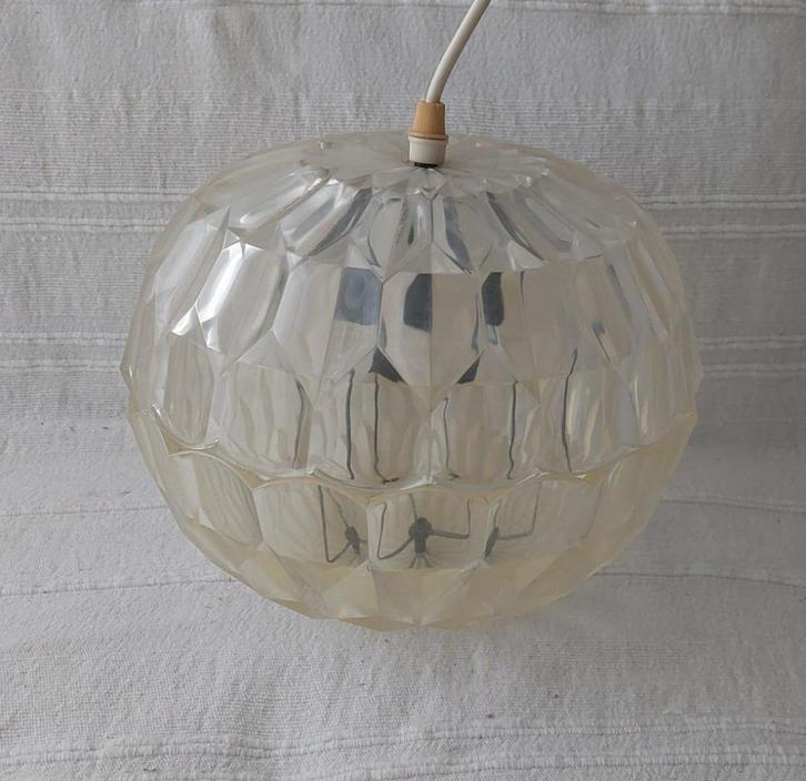 Vintage/retro hanglamp in plexiglas, Huis en Inrichting, Lampen | Hanglampen, Gebruikt, 50 tot 75 cm, Kunststof, Ophalen of Verzenden
