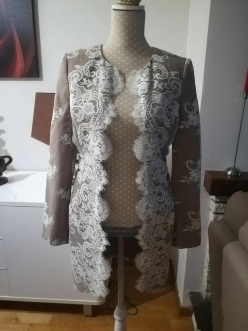 List lange jas met kantwerk IT42 of FR38, Kleding | Dames, Jasjes, Kostuums en Pakken, Zo goed als nieuw, Jasje, Ophalen of Verzenden