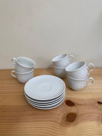 Witte vintage koffieset beschikbaar voor biedingen