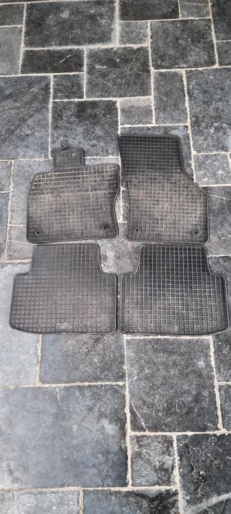 Tapis caoutchouc vw passat à partir de 2014, Autos : Divers, Tapis de voiture, Enlèvement