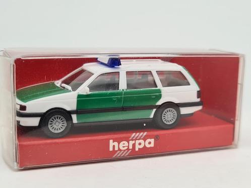 Volkswagen Volkswagen Passat Police - Herpa 1/87, Hobby & Loisirs créatifs, Voitures miniatures | 1:87, Comme neuf, Voiture, Herpa