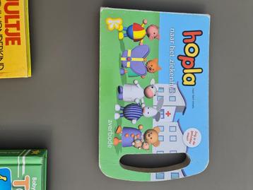 Kinderboeken, Baby's en PeutersHopla naar het ziekenhuis, av beschikbaar voor biedingen