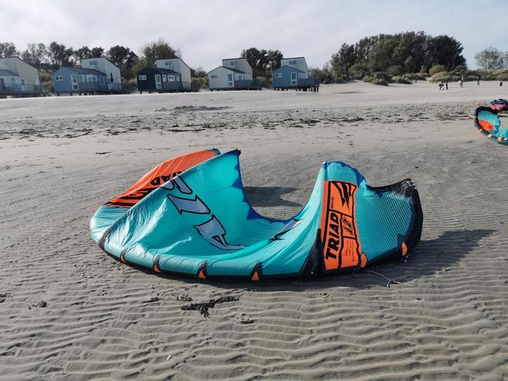 Naish triad 12m + bar + board, Watersport en Boten, Kitesurfen, Kitesurf-set, Ophalen of Verzenden