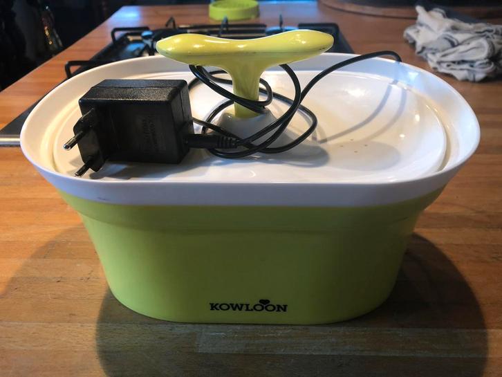 Drinkfontein, Dieren en Toebehoren, Kattenvoerbakken en Drinkbakken, Zo goed als nieuw, Ophalen