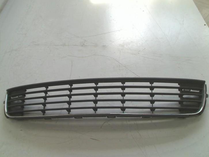 GRILLE Volkswagen Caddy Combi III (2KB,2KJ), Auto-onderdelen, Carrosserie, Volkswagen, Gebruikt