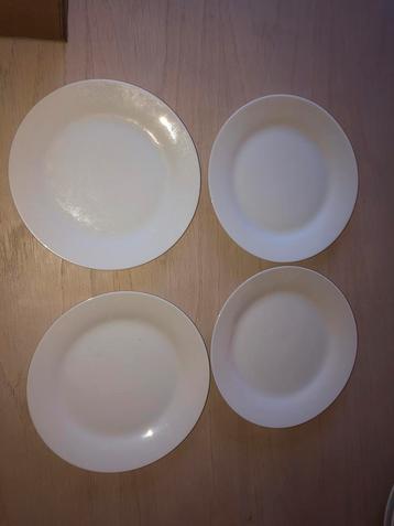 Set van 4 dessertborden van wit porselein beschikbaar voor biedingen