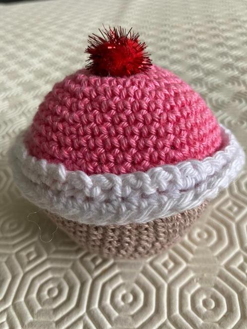 poppenhuis Gebakje gehaakt handgemaakt Veritas, Kinderen en Baby's, Speelgoed | Poppenhuizen, Nieuw, Poppenhuis, Ophalen of Verzenden