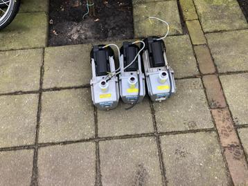 te koop:2 x werkende vacuumpomp ( Z-5A ) beschikbaar voor biedingen