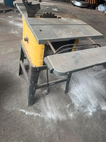 Zaagmachine beschikbaar voor biedingen