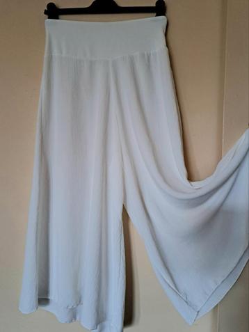 Nieuw! Witte rok/broek, maat M/L beschikbaar voor biedingen