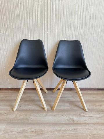 moderne stoelen beschikbaar voor biedingen