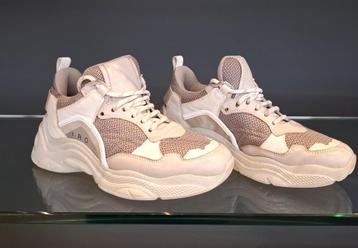 baskets IRO curverunner 36  disponible aux enchères