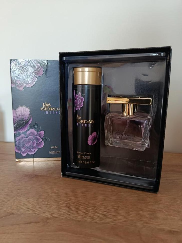 Parfum en verzorgingsproducten bijna allemaal nieuw!, Handtassen en Accessoires, Uiterlijk | Parfum, Zo goed als nieuw, Ophalen of Verzenden