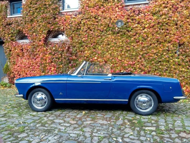 fiat 1500, Auto's, Oldtimers, Particulier, Fiat, Benzine, Cabriolet, Handgeschakeld, Blauw, Beige, Achterwielaandrijving, Ophalen