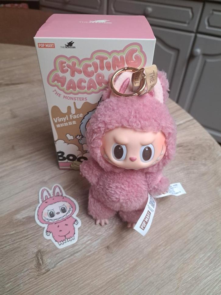 Popmart Labubu lychee berry nieuw, Verzamelen, Poppetjes en Figuurtjes, Nieuw, Ophalen of Verzenden