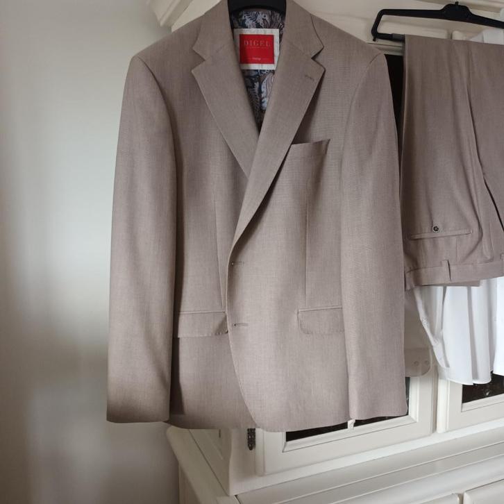 Costume Homme Digel 2 pièces + chaussures porté 1x, Vêtements | Hommes, Costumes & Vestes, Comme neuf, Taille 52/54 (L), Beige