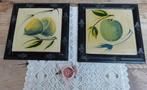 2 Prachtige ingelijste oude tegels, groene appel & citroen, Antiek en Kunst, Antiek | Wandborden en Tegels, Ophalen of Verzenden