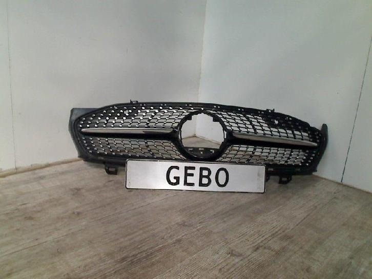 GRILLE Mercedes-Benz CLA (118.3) (01-2019/-) (A1188880000), Auto-onderdelen, Carrosserie, Mercedes-Benz, Gebruikt
