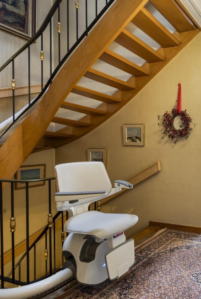 traplift, Diversen, Trapliften, Zo goed als nieuw, Met bocht, Ophalen