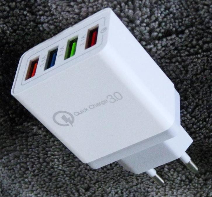 USB Oplader 30W Quick Charge 3.0 USB Charging Adapter 4 Port, Telecommunicatie, Mobiele telefoons | Telefoon-opladers, Zo goed als nieuw