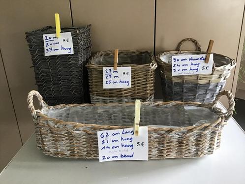 4 manden voor bloempotten aan slechts 5 euro per stuk, Tuin en Terras, Bloempotten, Gebruikt, Ophalen of Verzenden