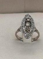 Gouden ring 750 3 diamanten centraal en 22 diamanten, Ophalen, Zo goed als nieuw, Goud