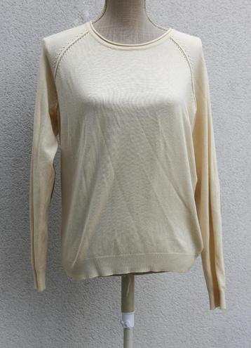 Pull beige avec coudières 38 disponible aux enchères