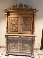 Antieke kast met snijwerk, Enlèvement