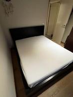 Vends cadre de lit et matelas | Selling bed frame & mattress, Huis en Inrichting, Ophalen, Gebruikt, Bruin, 200 cm