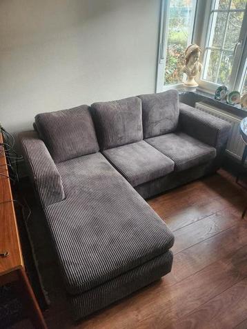 Velours geribbelde zetel beschikbaar voor biedingen