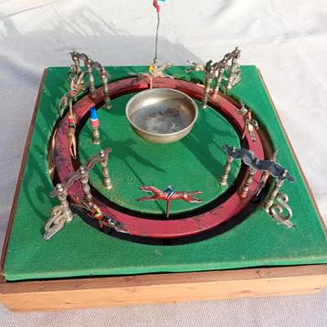 Antiek paardenspel, paardenkoers beschikbaar voor biedingen