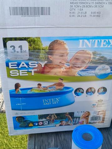 Leuk groot rond zwembad van intex  beschikbaar voor biedingen