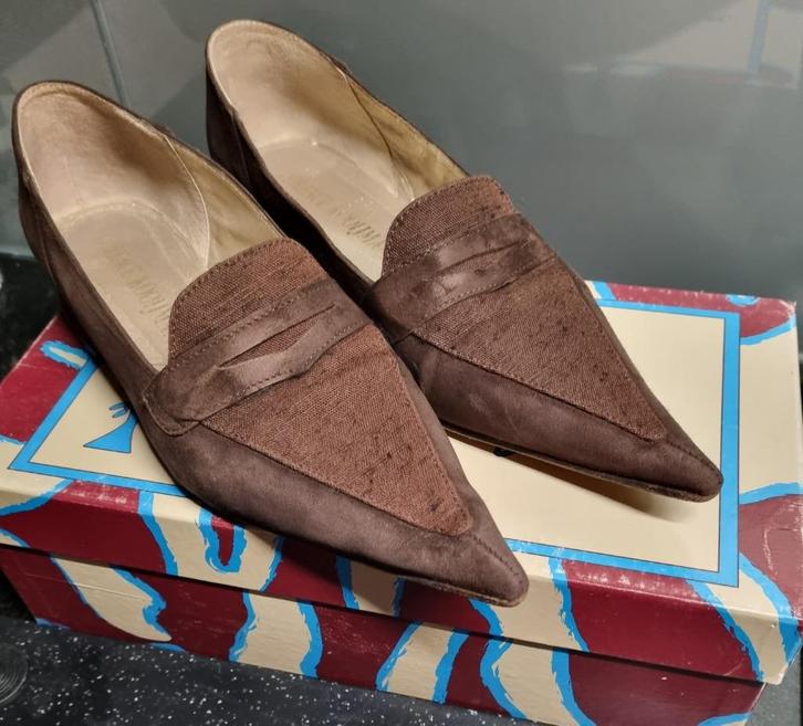 Instappers van bruin suède met punt, Kleding | Dames, Schoenen, Gedragen, Bruin, Ophalen of Verzenden