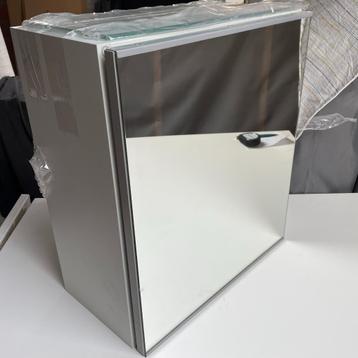 spiegelkast voor badkamer of toilet beschikbaar voor biedingen