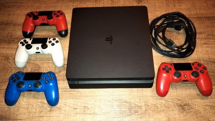 PS4 Slim 500 GB met 4 controllers, Games en Spelcomputers, Spelcomputers | Sony PlayStation 4, Zo goed als nieuw, Slim, 500 GB