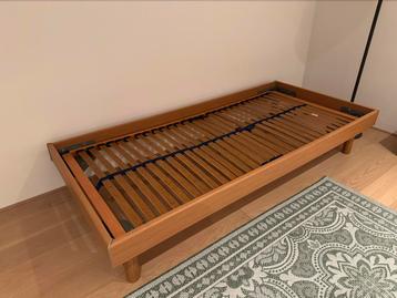 Eenpersoons bed met lattenbodem beschikbaar voor biedingen