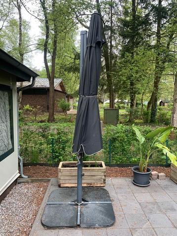 Grote zweefparosol diameter 3 meter beschikbaar voor biedingen