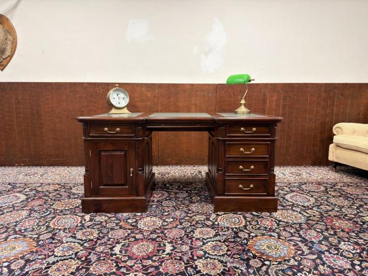 Klassiek Engels Chesterfield Bureau, Antiek en Kunst, Antiek | Kantoor en Zakelijk, Ophalen of Verzenden