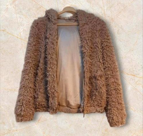 ✨ AZAKA stijlvol vest S/M – Gevoerd met capuchon✨️✨, Kleding | Dames, Truien en Vesten, Gedragen, Maat 38/40 (M), Bruin, Ophalen of Verzenden