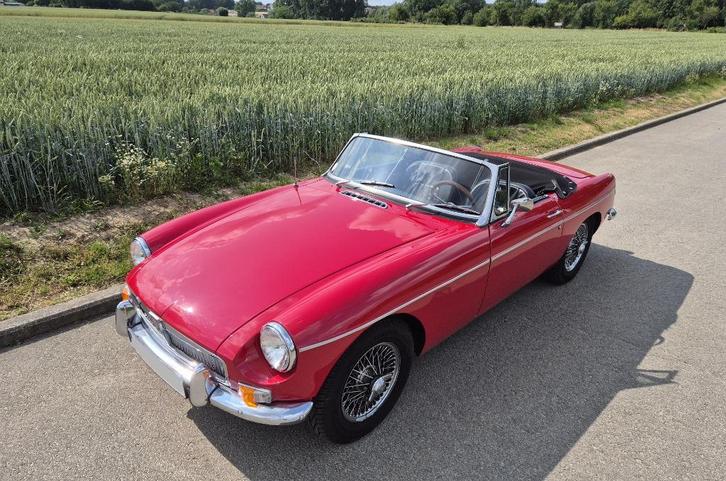 Superbe MGB de 1967 - Prête pour l'été!, Autos, MG, Particulier, B, Essence, Cabriolet, 2 portes, Boîte manuelle, Rouge, Noir