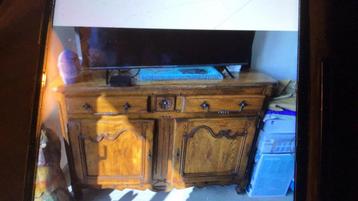 Prachtige antieke kast beschikbaar voor biedingen