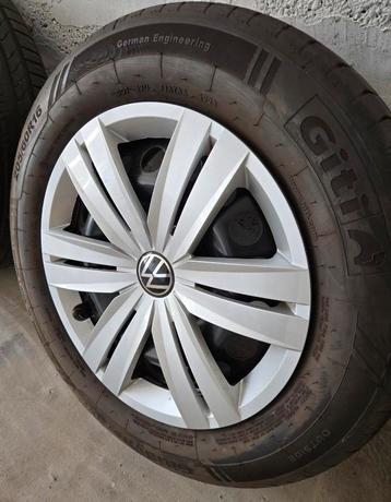 Jantes avec pneu 205/60R16, enjoliveur Volkswagen neuf, pas  beschikbaar voor biedingen