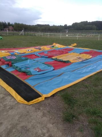 château gonflable de cirque avec obstacles/mur arrière à 